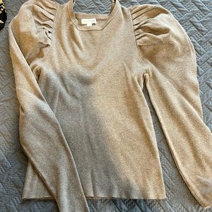 Puff sleeved sweater in tan